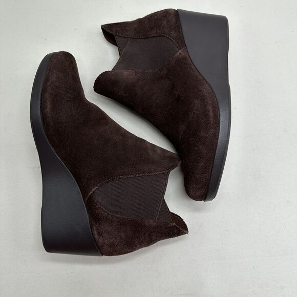 Crocs Leigh Wedge Chelsea Boots Brown Suede Leather Ankle Booties Women 7 US - Picture 8 of 16